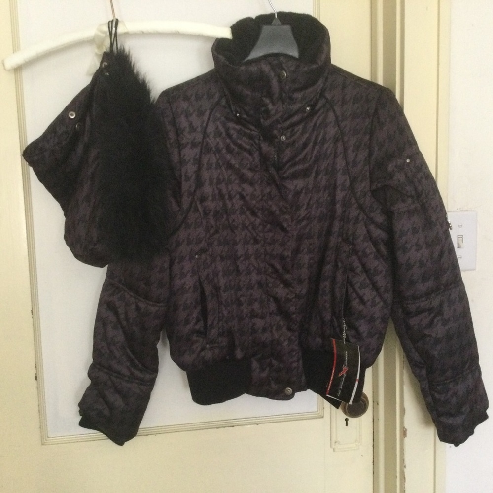 Women’s medium zero exposure jacket with attachable fur lined hood